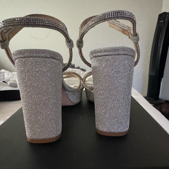 Badgley Mischka Frida (Silver) Womens heels Silver 7.5.